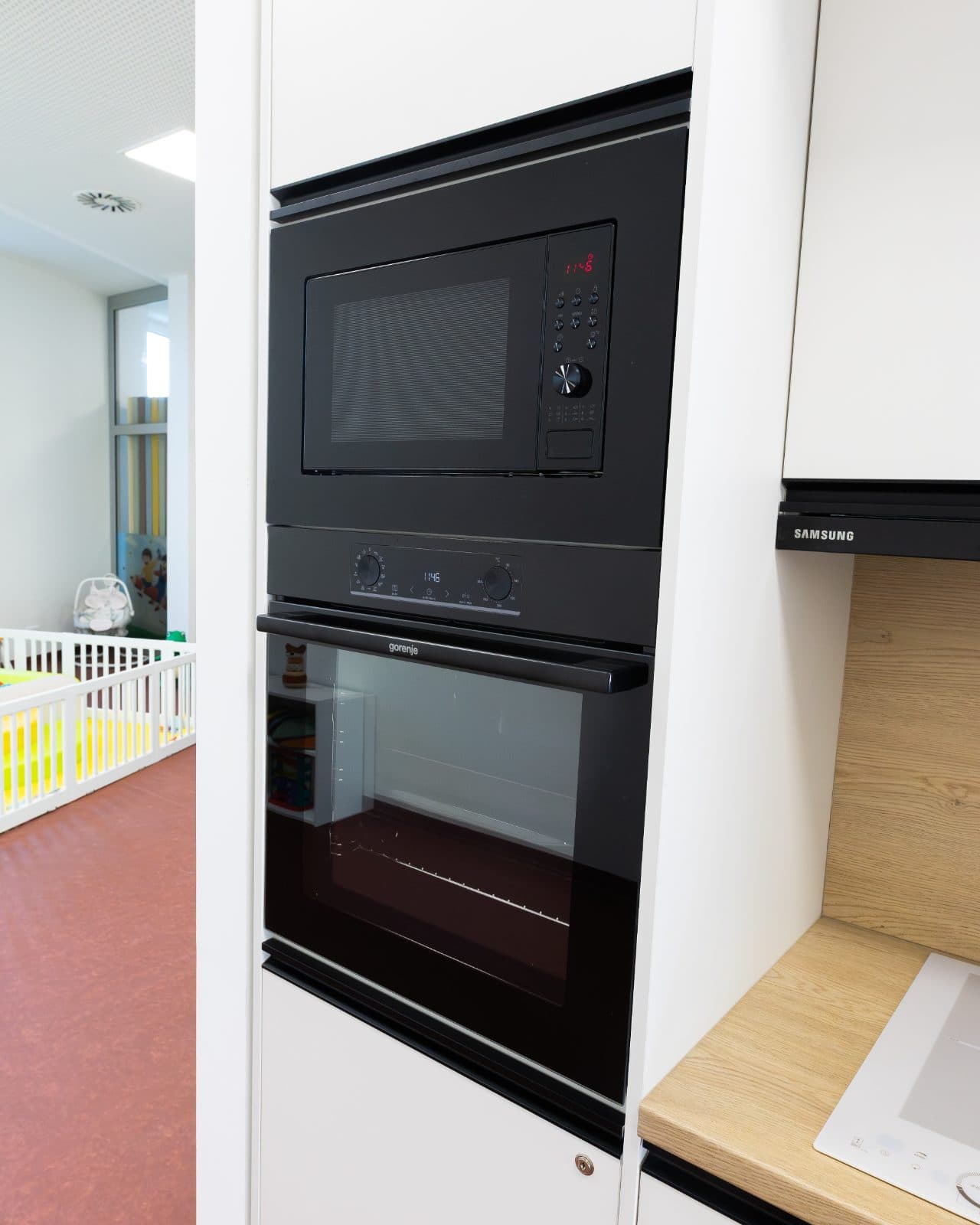 Küche mit Backofen